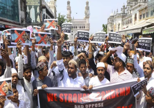 Anti-Waqf Law Protest Turns Violent Near Kolkata; Police Vehicles Burned, Clashes Break Out